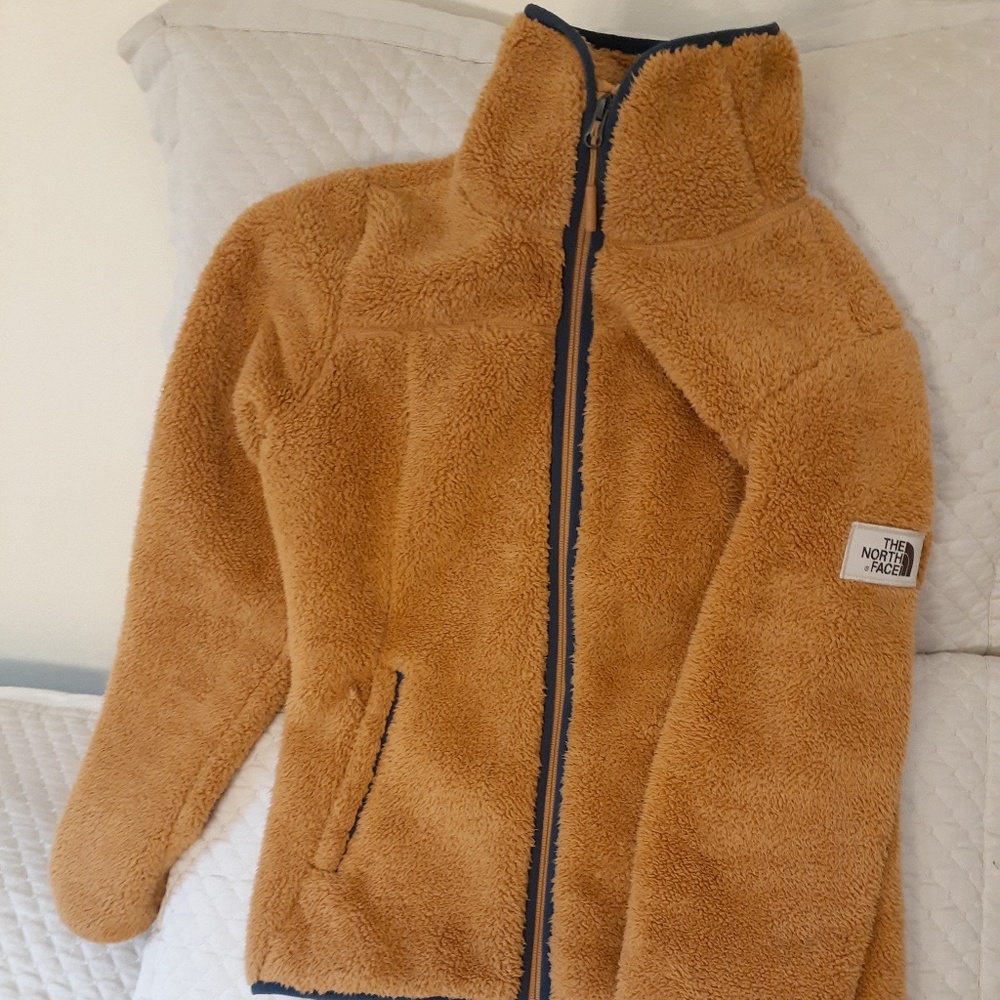 This is North Face Fleece Jacket.   Size XS.  beautiful golden camel color